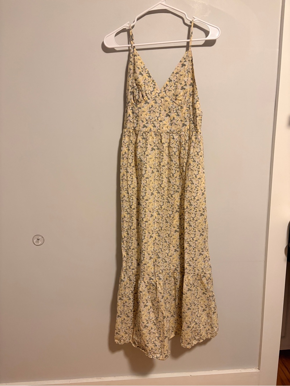Universal Thread Cream/ Yellow Floral V-Neck Maxi Dress medium